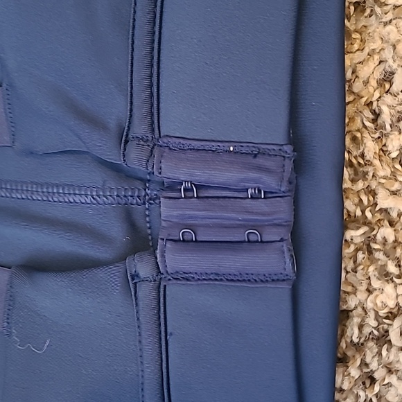 Lot of 2 Fabletics sports bras - Picture 9 of 9